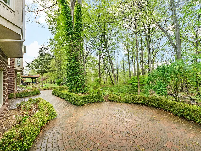 16646 Brooklane Blvd — Photo 57
