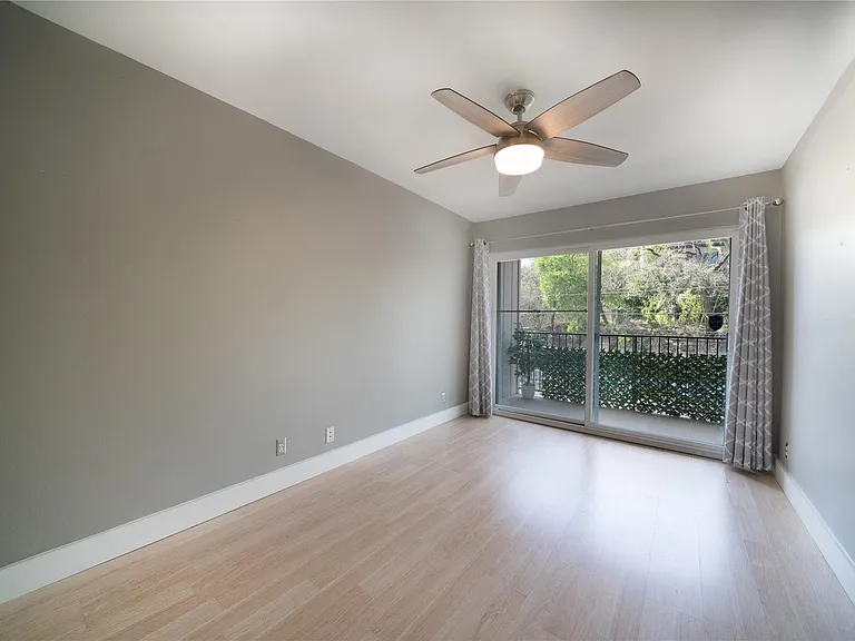 500 E Riverside Dr #242 — Photo 20