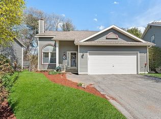 22 Weatherstone Dr, Worcester, MA 01604