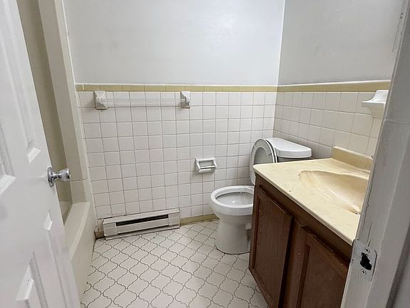 5th image of 326 Ashlawn Dr APT 4