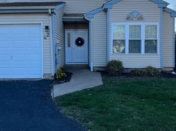 42 Kern Dr, Perkasie, PA 18944