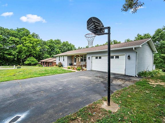 5th image of 214 W Ora Lee Dr