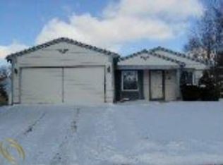 881 Hearthside St, South Lyon, MI 48178