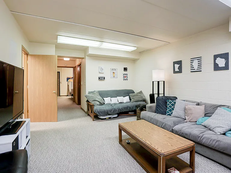 Inez Apartments — Photo 26