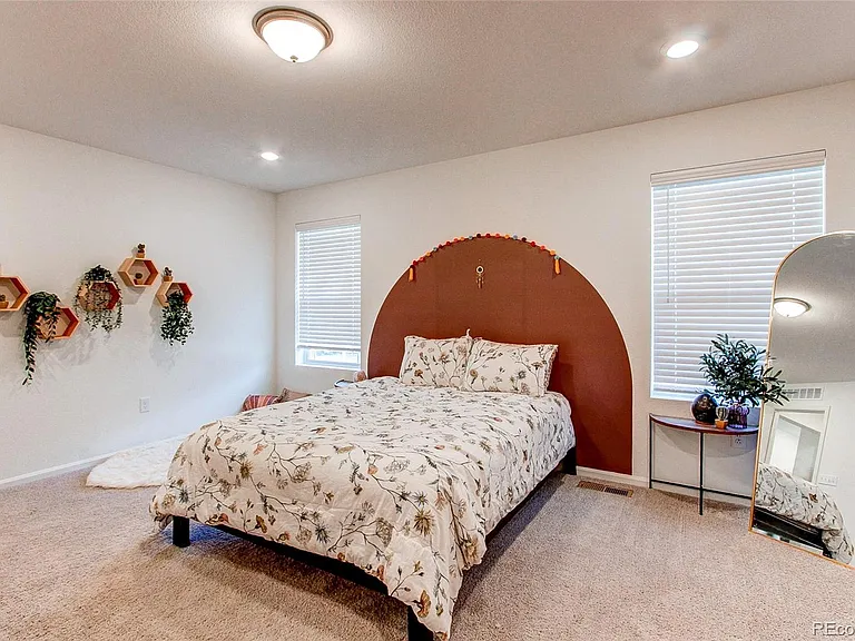 564 Felicity Loop — Photo 29