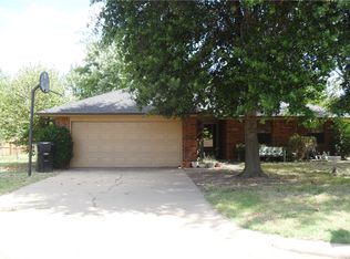 1516 Shearer Cir, Moore, OK 73160