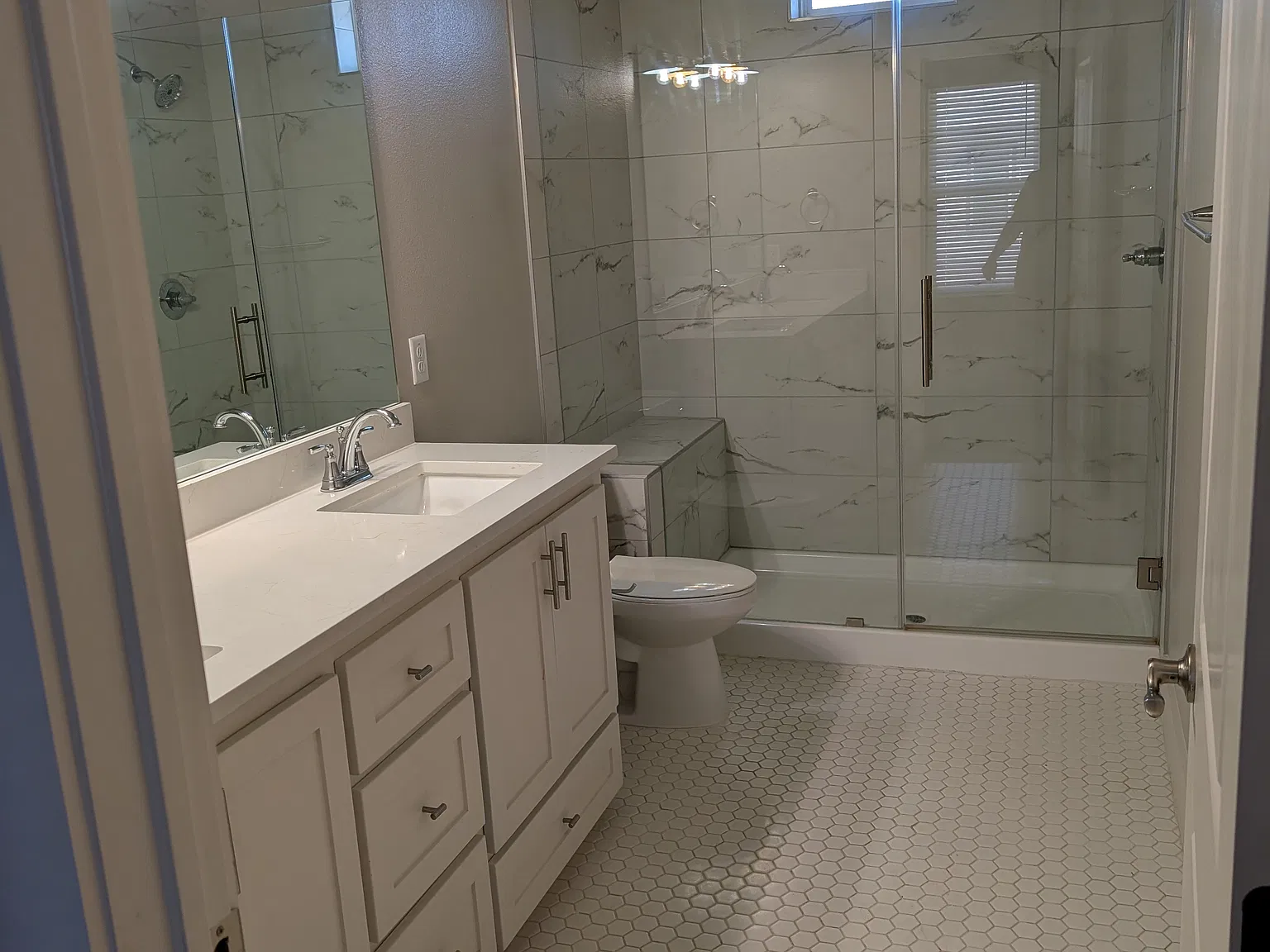 2 bed, 2.5 bath, 1347 sqft, $1,900 — Photo 4