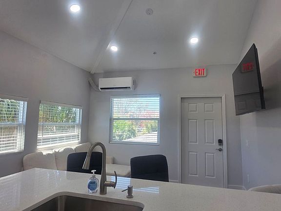 3rd image of 165 17th Ave SE #2