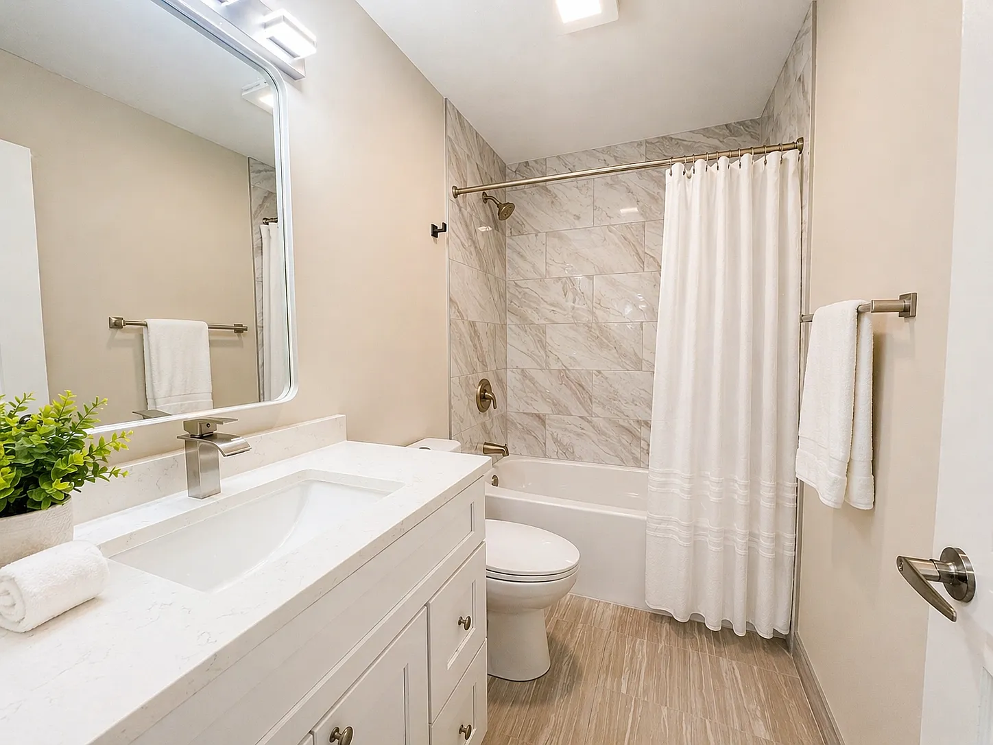 3 bed, 1230 sqft, $7,900 — Photo 2