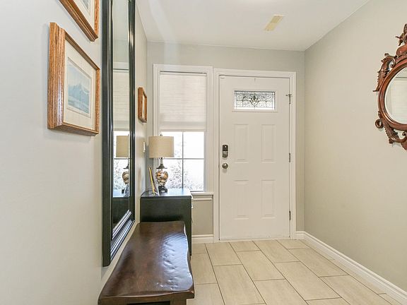 4th image of 5900 Jinkerson Rd #6