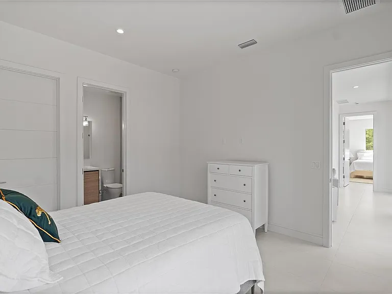 221 Shore Ct #221 — Photo 39