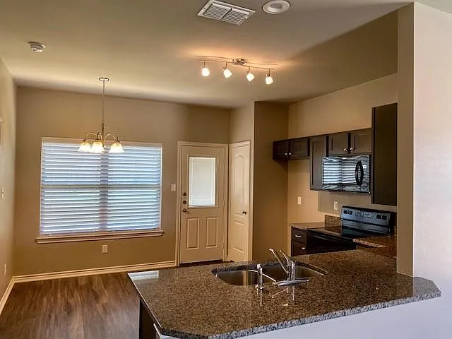 3 bed, 1258 sqft, $1,595 — Photo 2