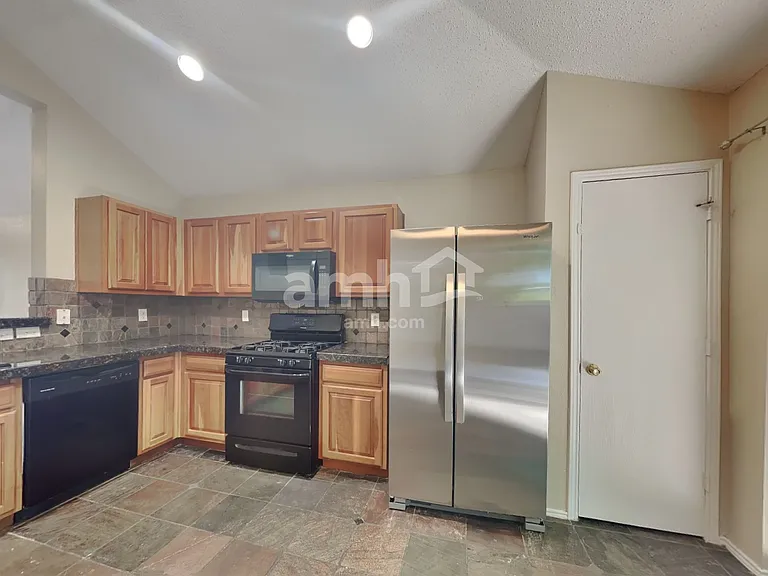 7810 Tin Cup Dr — Photo 3