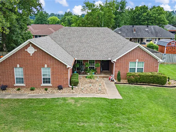 908 Deerfield Ct, Russellville, AR 72801
