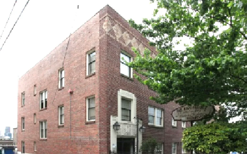The St. Ingbert Apartments — Photo 4