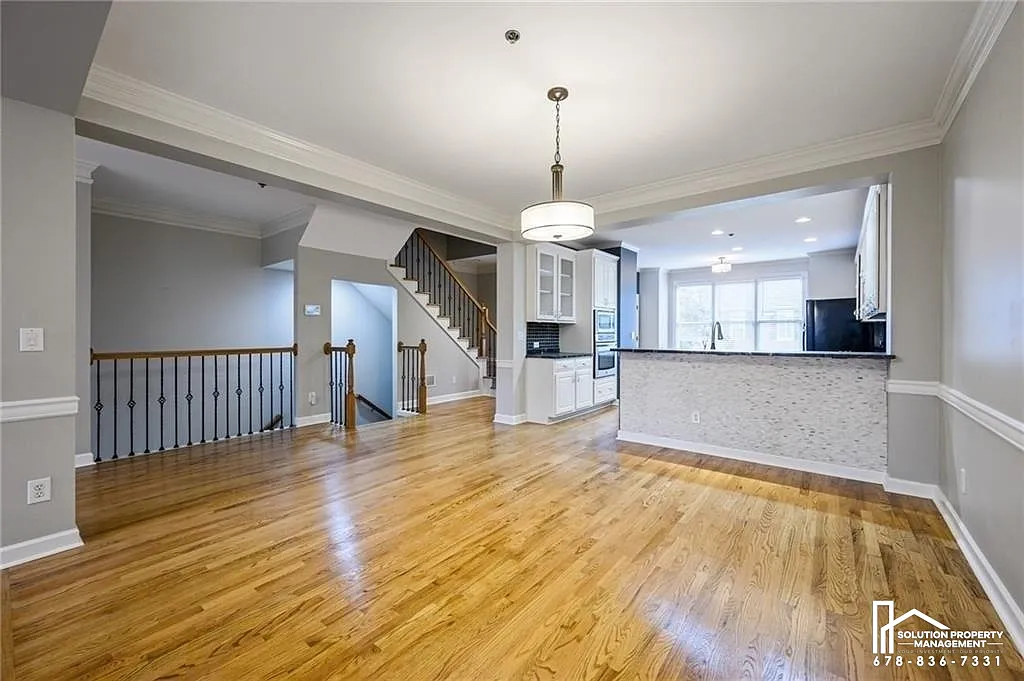 4 bed, 2724 sqft, $3,200 — Photo 4