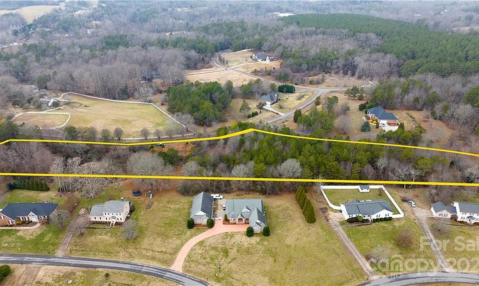 1st image of 111 Winghaven Dr
