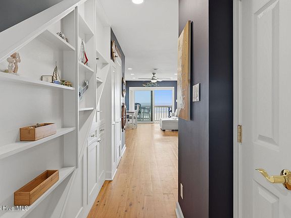 5th image of 301 Dolphin Court