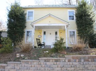 12717 Chestnut St, Clifton, VA 20124