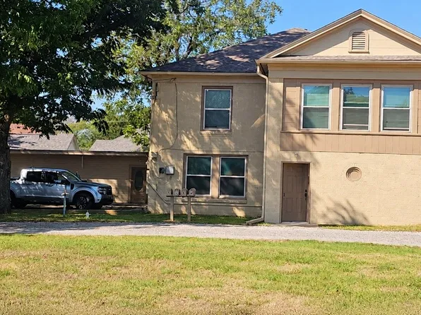 2615 N Elm St, Denton, TX 76201