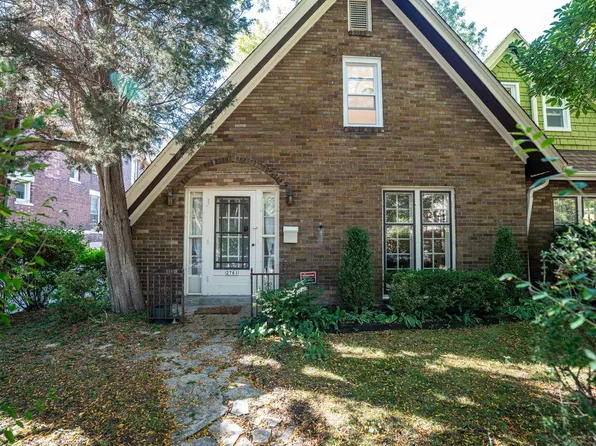 2761 North Downer AVENUE, Milwaukee, WI 53211