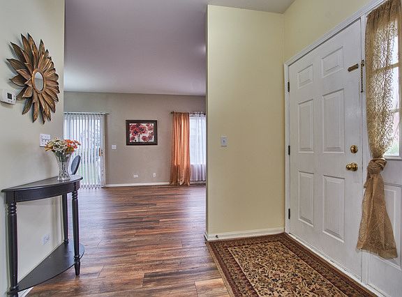 3rd image of 422 Jamestown Ct