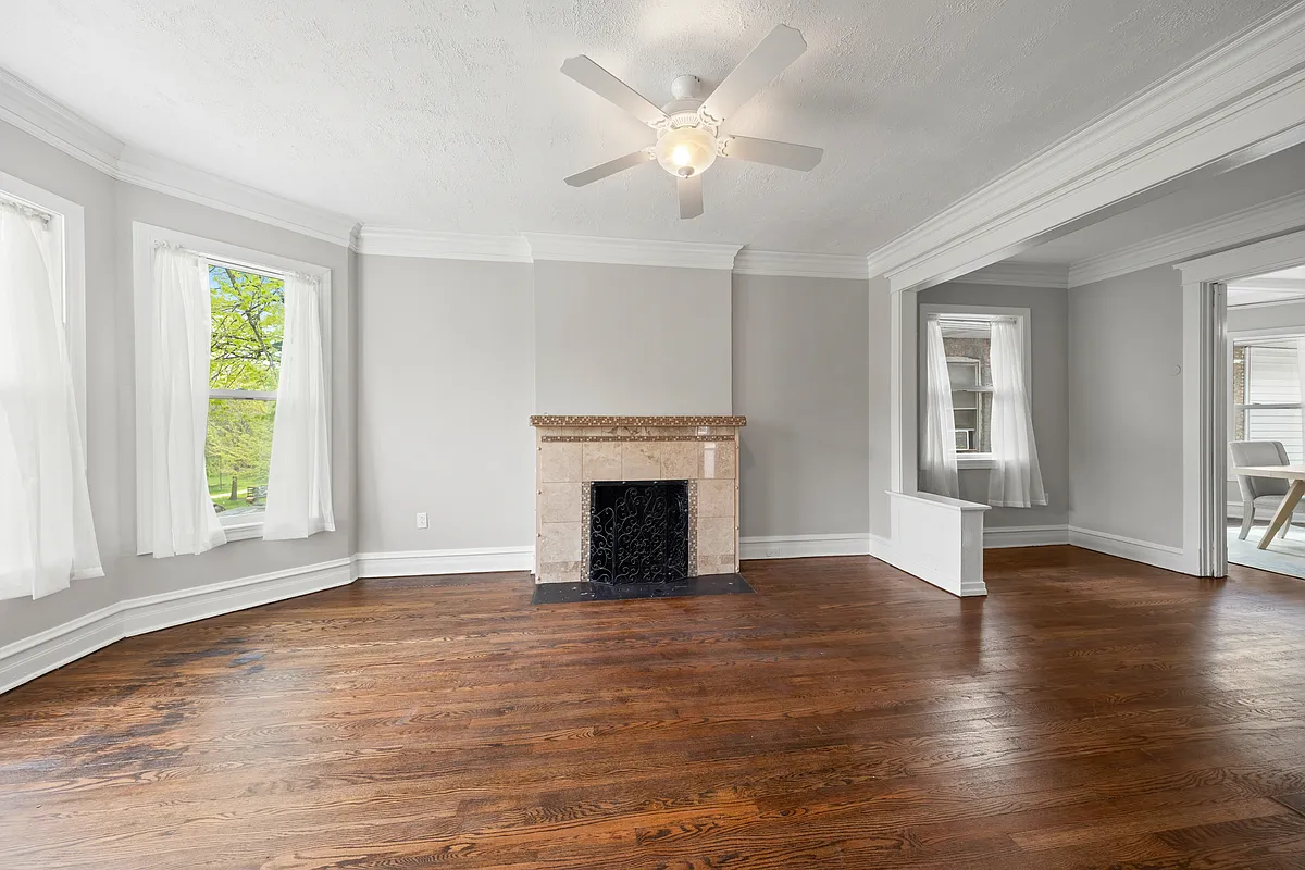 Building Photo - 434 N Pine Ave #2