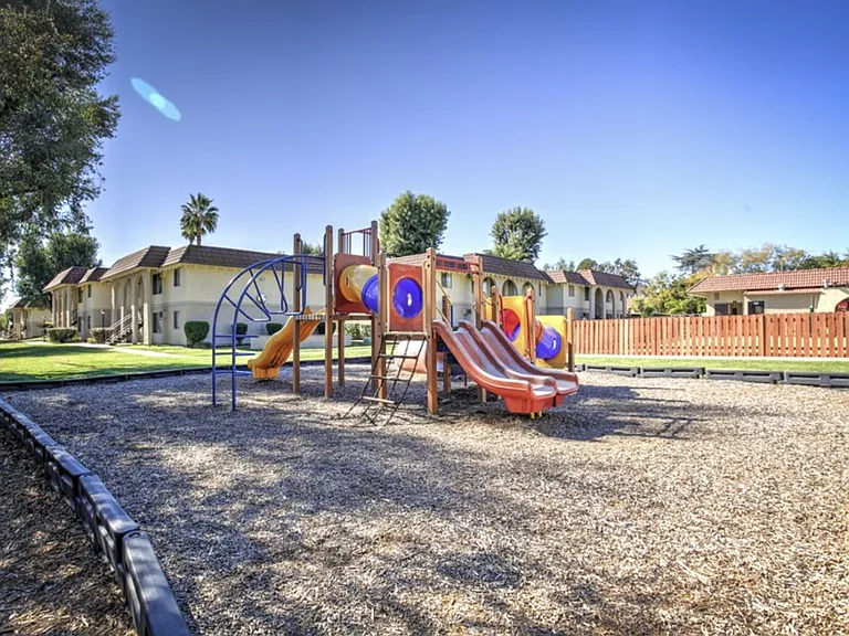 Shadow Mountain Apartments — Photo 42