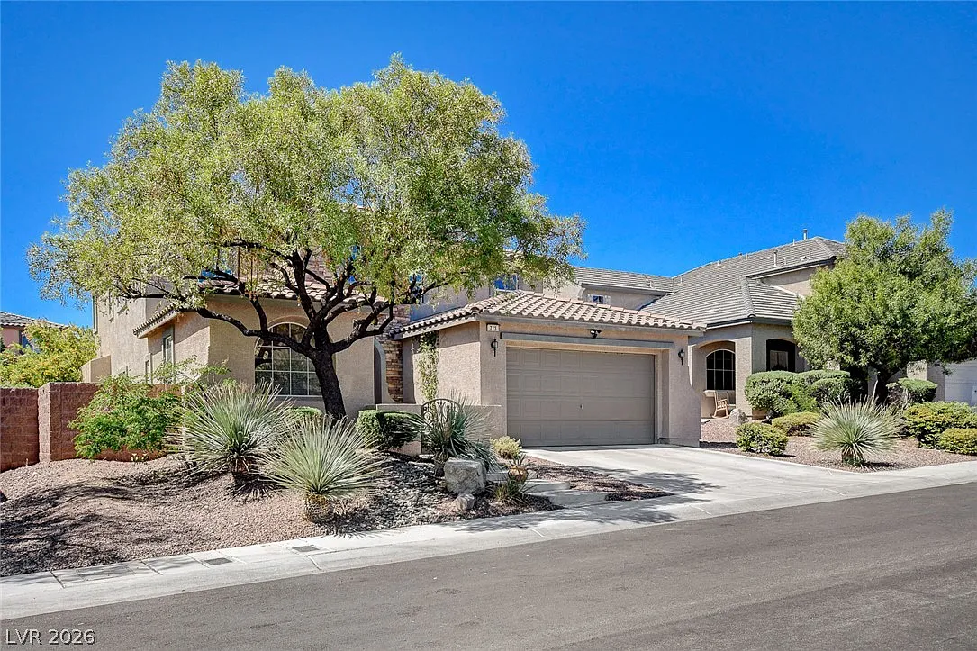 4 bed, 3.0 bath, 2526 sqft, $3,950 — Photo 3