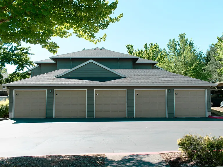 Carriage House Apartments — Photo 12