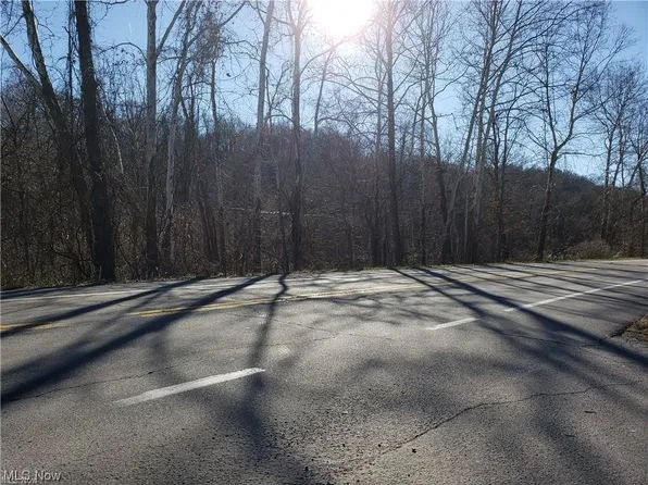 14 Route, Williamstown, WV 26187