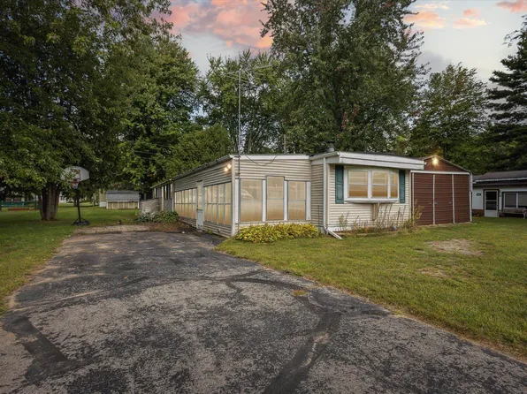 W5052 Highland Dr, Shawano, WI 54166