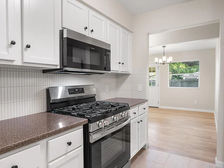 10300 E Rutland Vlg — Photo 15