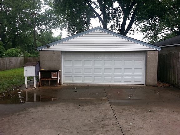 2.5 car detached garage