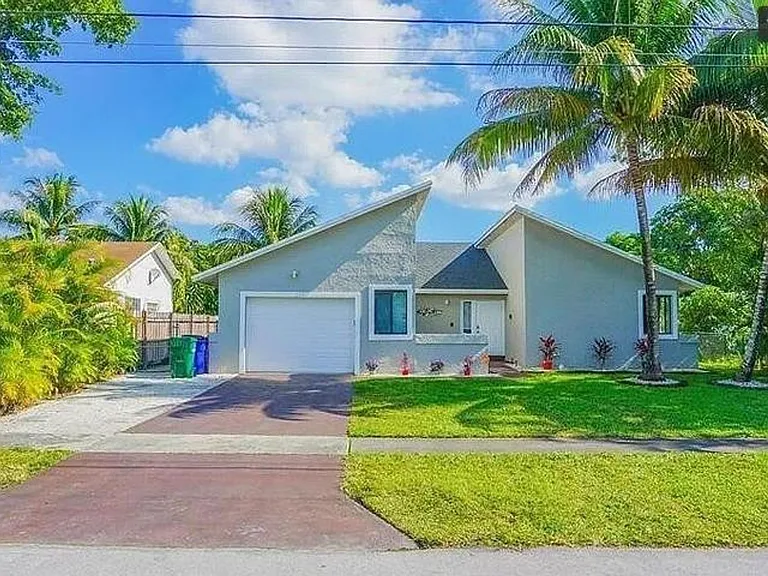 750 SW 55th Ave — Photo 6
