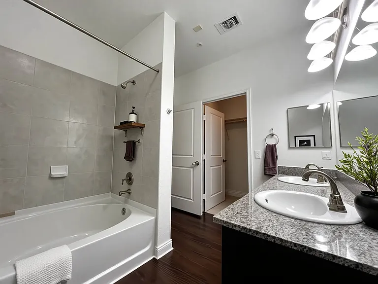 The Reserve Apartments — Photo 43