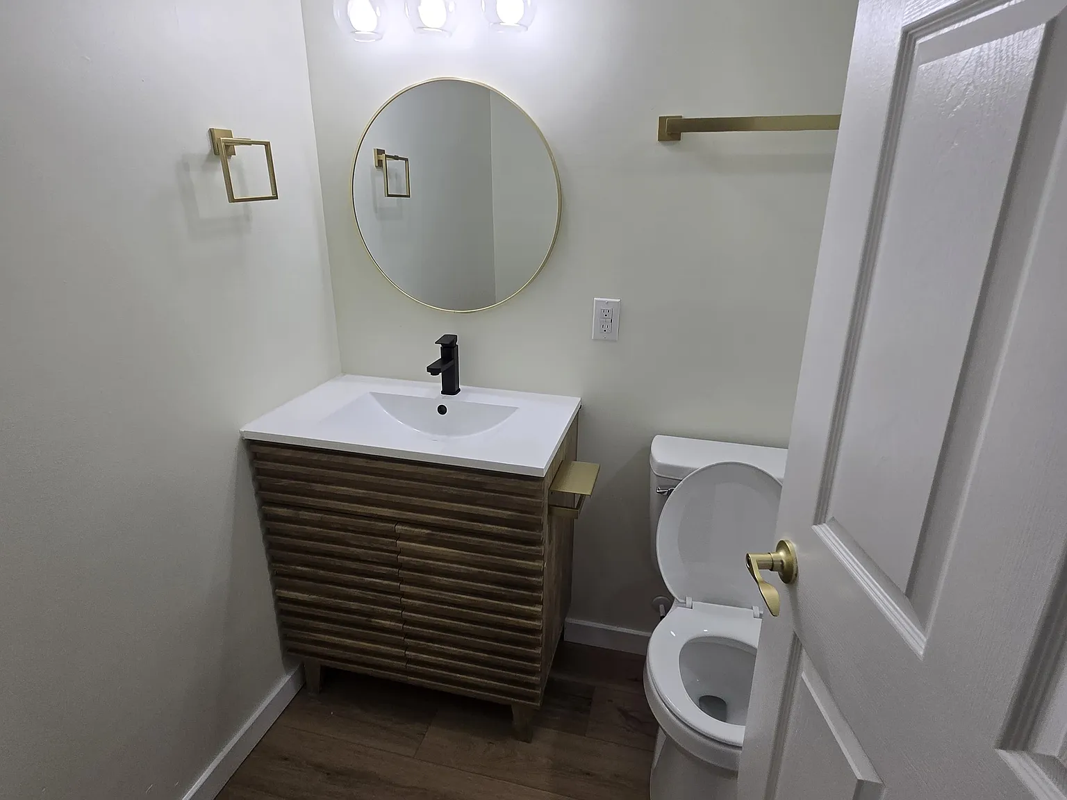 5 bed, 2.5 bath, 2528 sqft, $2,800 — Photo 4