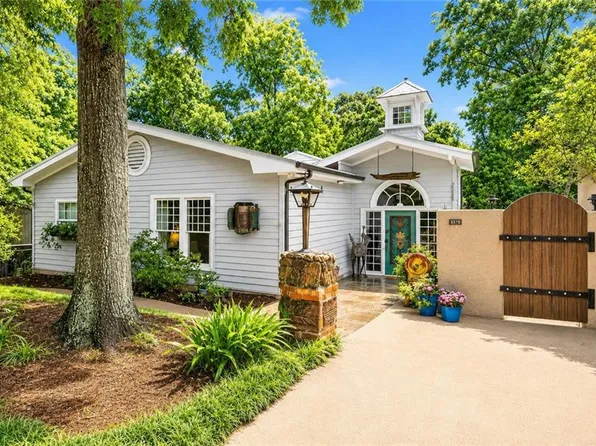301 S School St, Fairhope, AL 36532