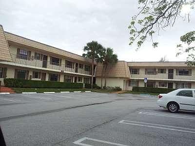 1st image of 4685 Oak Terrace Dr