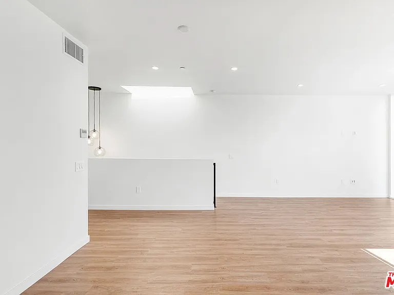 747 Lillian Way #7 — Photo 6
