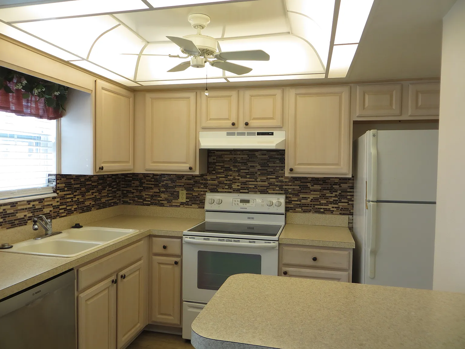 2 bed, 1026 sqft, $1,900 — Photo 4