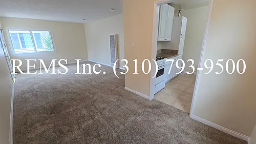 Bright Upstairs 1 Bedroom Apartment w/ Shared Garage Parking Photo 1
