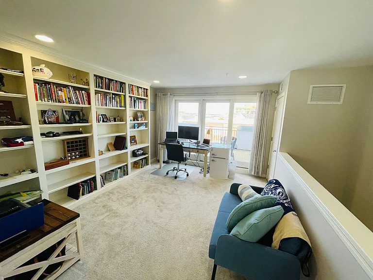 924 Pete Jones Way — Photo 31