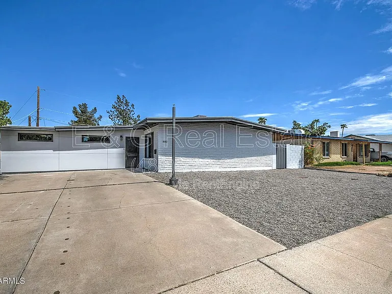 1612 E Gaylon Dr — Photo 2