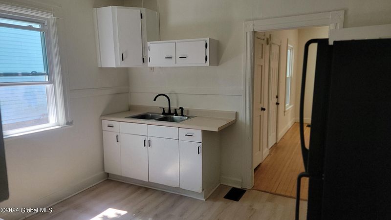5th image of 23 Kenworthy Avenue