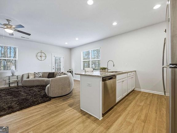 3rd image of 3175 Meadowstone Ln