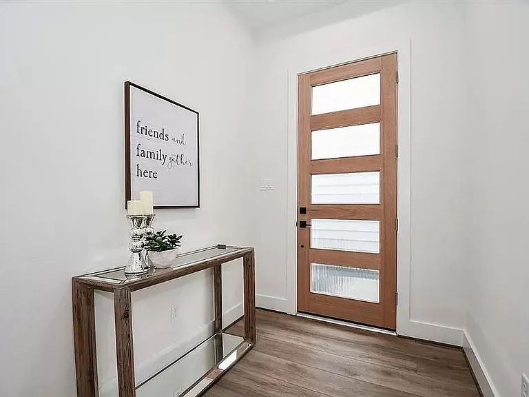 3609 Dennis St — Photo 2