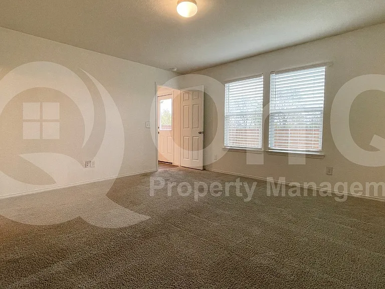 1315 Binfield Dr — Photo 13
