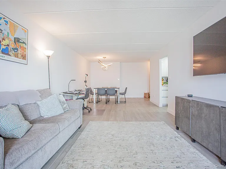230 W Broadway #610 — Photo 8