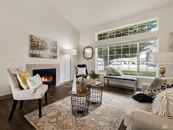 The luminous living room is a beautiful and comfortable space, perfect for everyday living. 